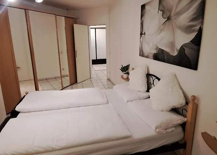 Near Messe Duesseldorf- Airport Rhine Apartament *