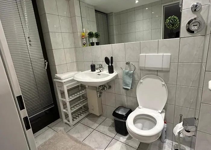 Near Messe Duesseldorf- Airport Rhine Apartament *